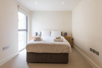 Bright and Modern 3 Bed Apartment Hyde Park Central London - image 23
