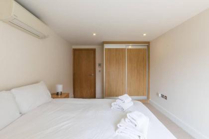 Bright and Modern 3 Bed Apartment Hyde Park Central London - image 25