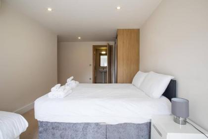 Bright and Modern 3 Bed Apartment Hyde Park Central London - image 26