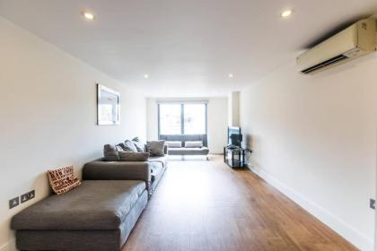 Bright and Modern 3 Bed Apartment Hyde Park Central London - image 27