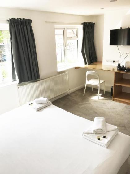 Gidea Park Hotel - image 21