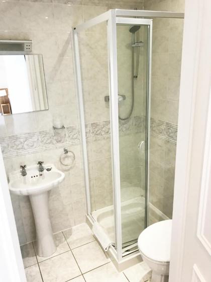 Gidea Park Hotel - image 22