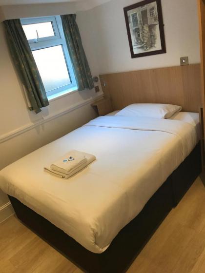 Gidea Park Hotel - image 23