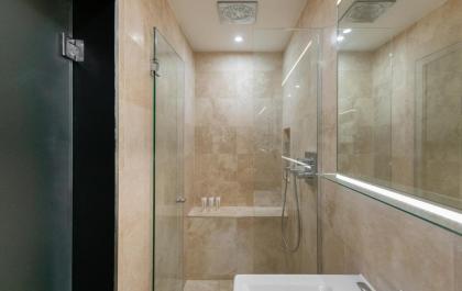 The Heart of Shepherds Bush - Modern 2BDR Apartment with Garden - image 21