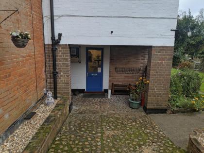 HARLOW INTERNATIONAL HOSTEL - image 10