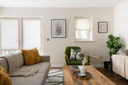 The Bow Mews - Modern & Bright 2BDR Apartment with Patio