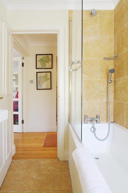 Notting Hill Light & Airy - image 23