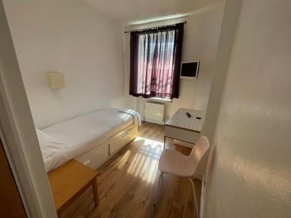 OYO Somerset Hotel Baker Street London - image 25