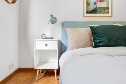 Modern Notting Hill 2 Bedroom Near Royal Oak tube - image 21