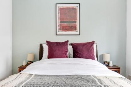 Modern Notting Hill 2 Bedroom Near Royal Oak tube - image 25