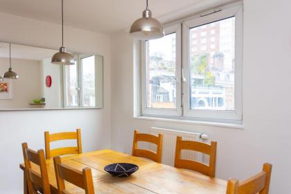Spacious Central 3 Bedroom Apartment in Old Street - image 23