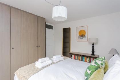 Spacious Central 3 Bedroom Apartment in Old Street - image 26