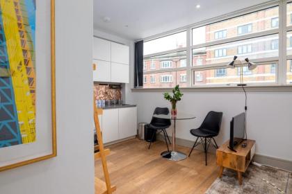 Heart of Whitechapel - A Stay Kindred Home w AC hosted by GuestReady - image 24
