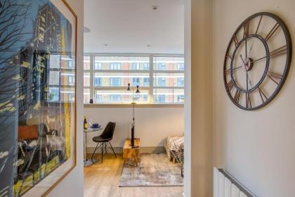 Heart of Whitechapel - A Stay Kindred Home w AC hosted by GuestReady - image 25