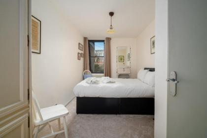 GuestReady - Beautiful 2BR Townhouse w Garden - image 24