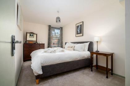 GuestReady - Beautiful 2BR Townhouse w Garden - image 26