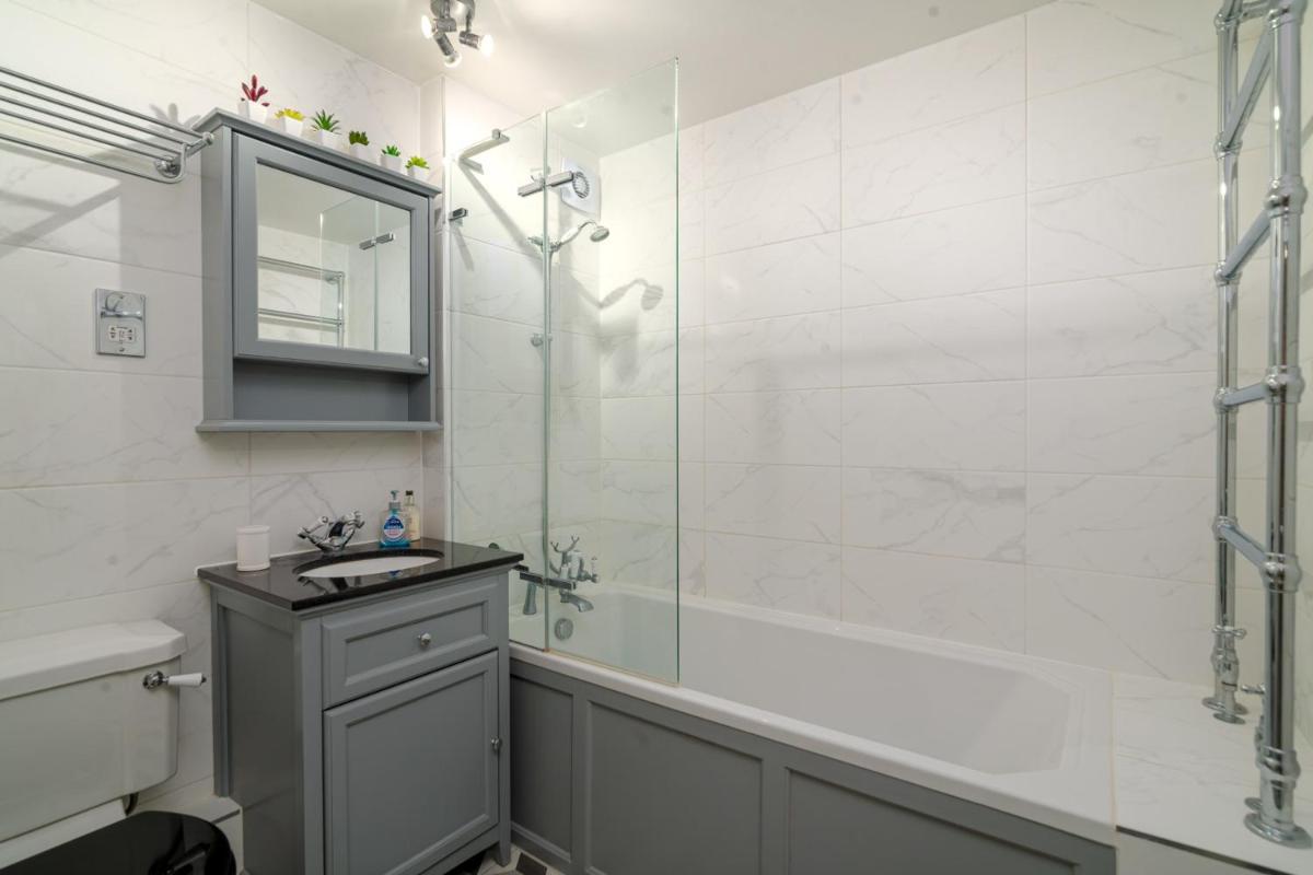 GuestReady - Beautiful 2BR Townhouse w Garden - image 5