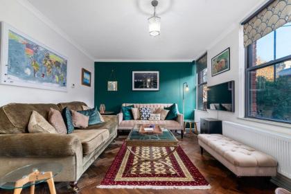 GuestReady - Beautiful 2BR Townhouse w Garden - image 7