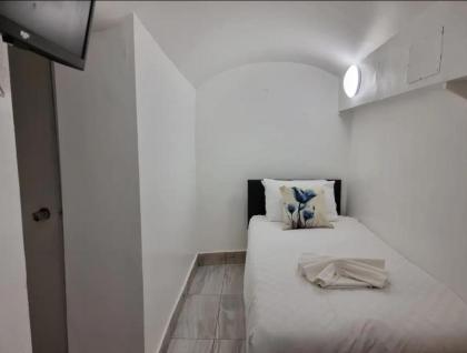 F24- Basement Single Studio Near Paddington London 