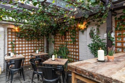 The Wolfpack Inn - image 30