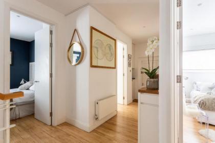 NEW Stunning 5BD Mews House - image 27