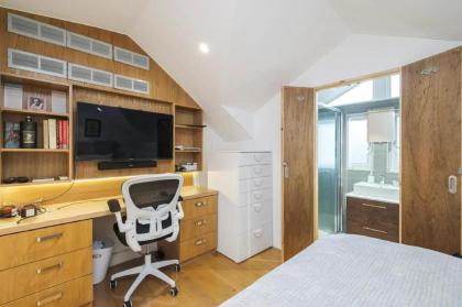NEW Stunning 5BD Mews House - image 9
