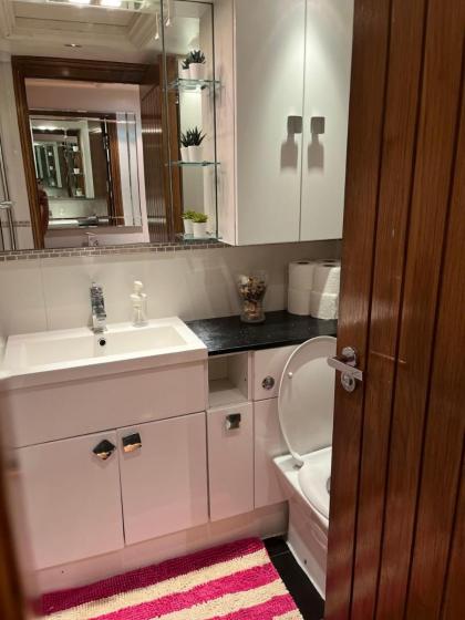 Stunning 1 Bedroom in Stunning Location - Mayfair Area - image 24