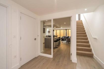 Luxurious & Modern Townhouse in Hammersmith 