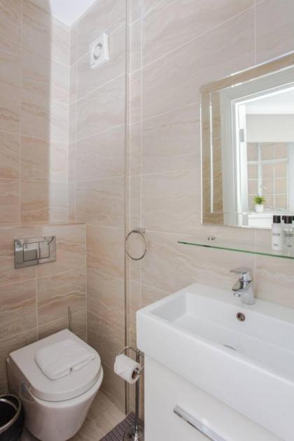 Modern 2 Bedroom Apartment in Marble Arch - image 24