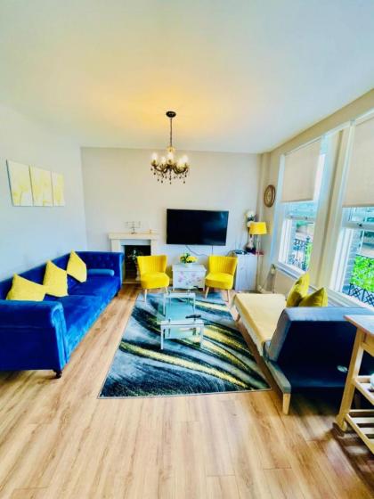 Modern 2 Bedroom Apartment in West Kensington