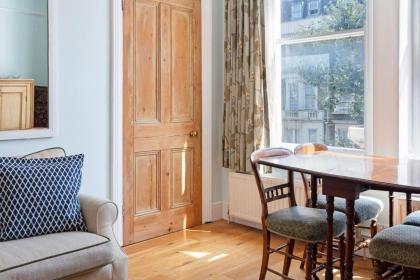 Gorgeous 1 Bedroom in Earl's Court with Vintage Furniture - image 12