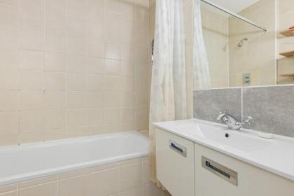Gorgeous 1 Bedroom in Earl's Court with Vintage Furniture - image 22