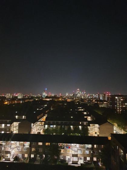 Modern 1 Bedroom Apartment Near Canary Wharf with Balcony - image 26