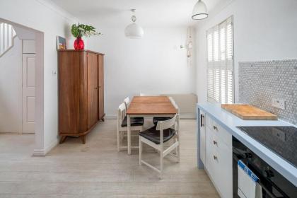 Bright 3 Bedroom House Near King's Cross StPancras - image 16
