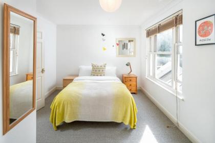 Bright 3 Bedroom House Near King's Cross StPancras - image 2