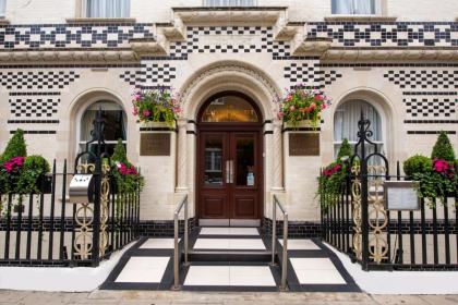 Gem Langham Court Hotel - image 23