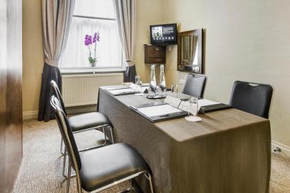 Gem Langham Court Hotel - image 24