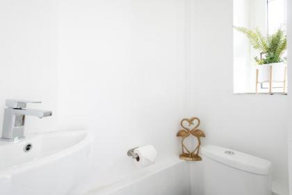 Stunning and Spacious 4 Bed Apr next to BrickLane - image 26