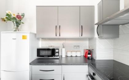 Stunning and Spacious 4 Bed Apr next to BrickLane - image 30