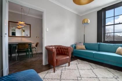 Top Floor Chic Camden Apartment sleep 2 - image 12