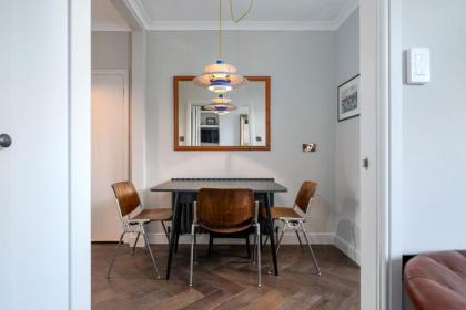 Top Floor Chic Camden Apartment sleep 2 - image 13
