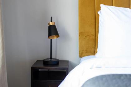 Top Floor Chic Camden Apartment sleep 2 - image 17