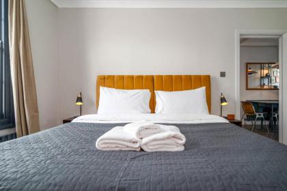 Top Floor Chic Camden Apartment sleep 2 - image 18