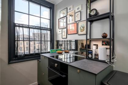 Top Floor Chic Camden Apartment sleep 2 - image 2