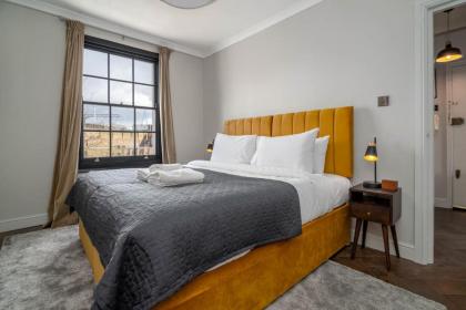 Top Floor Chic Camden Apartment sleep 2 - image 3