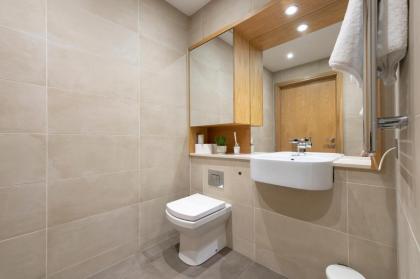 Canary Luxe Apartment - image 10