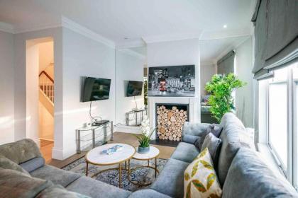 Spacious & Modern 3BRs house in central london - image 26