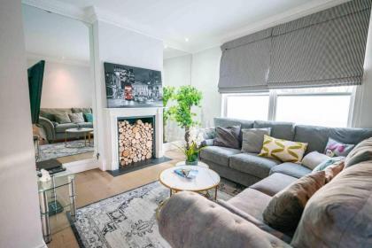 Spacious & Modern 3BRs house in central london - image 28