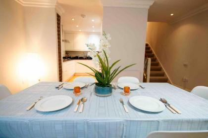 Spacious & Modern 3BRs house in central london - image 29