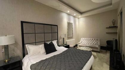 6000sqft Apartment on Park Lane with Private Swimming poolGym&Sauna - image 27